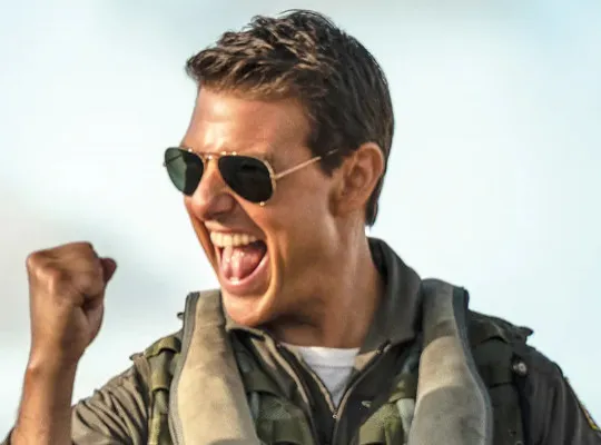 A Paramount Pictures anuncia Top Gun 3: Tom Cruise retornará ao papel de Maverick.